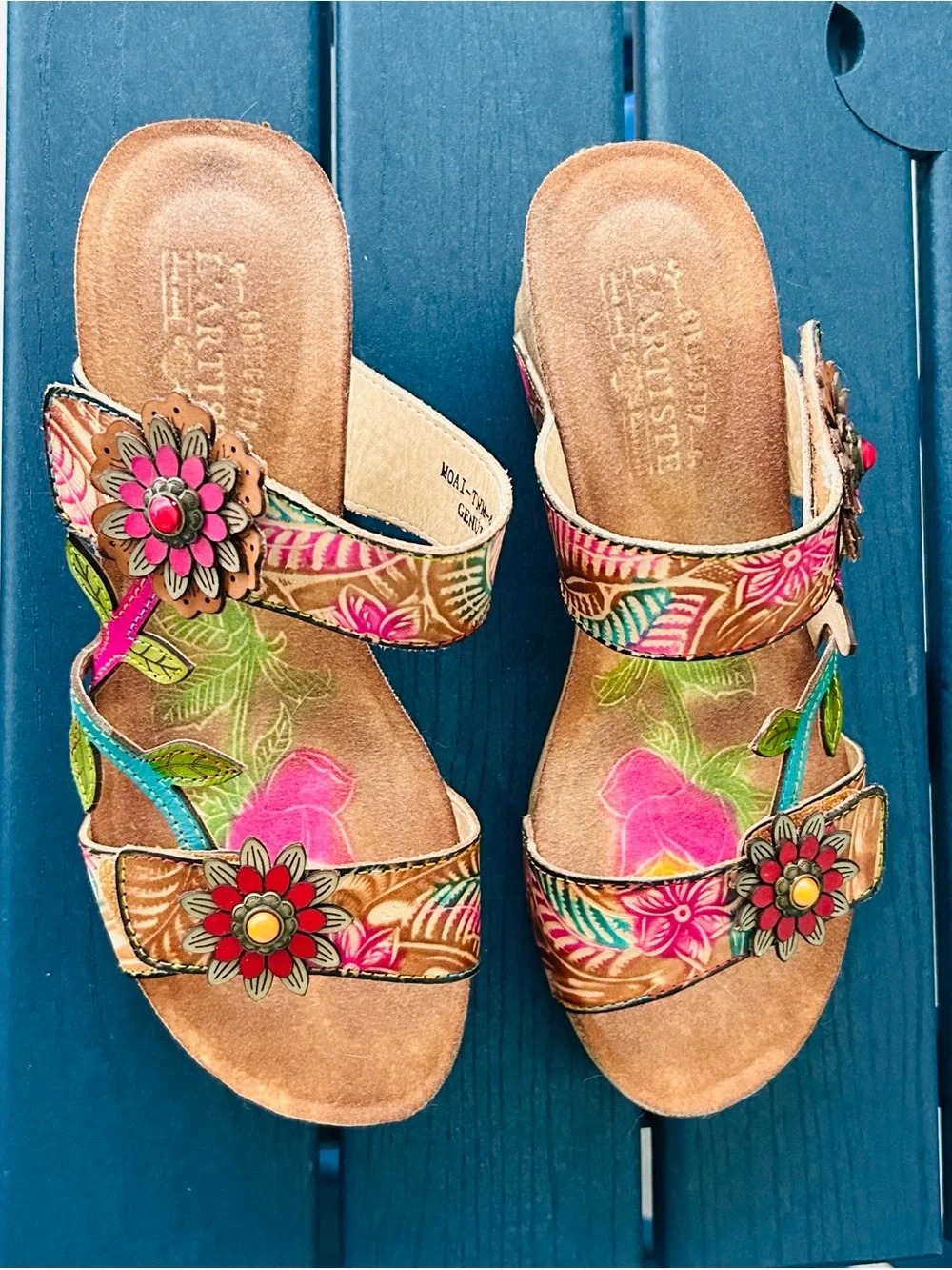 L'ARTISTE Moai Sandals